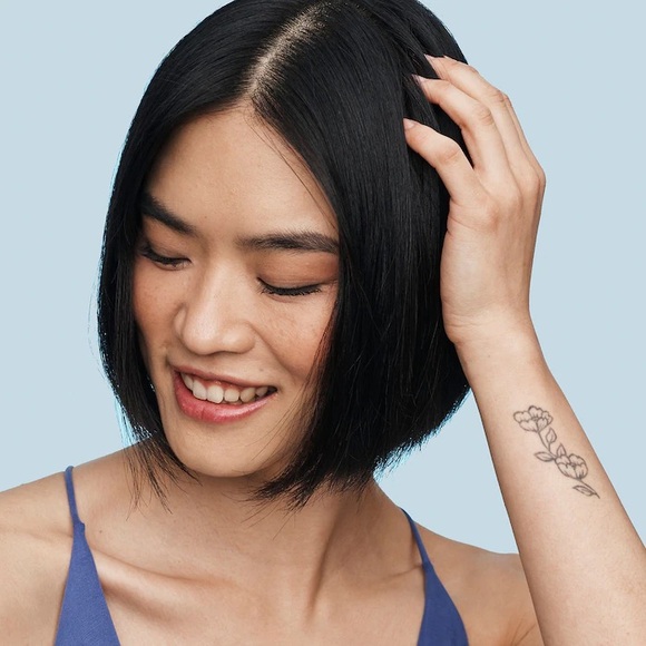 Briogeo Scalp Revival Charcoal + Coconut Oil Micro-exfoliating Shampoo Mini - Picture 4 of 4